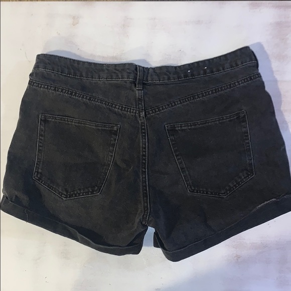 High-Waisted Denim Short - Picture 2 of 3